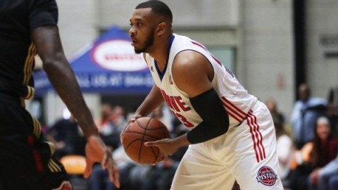 Oyun zamanı ürəyi dayanan basketbolçu Zek Apşou vəfat etdi