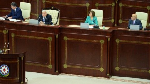 Milli Məclisin xüsusi iclası BAŞLADI 