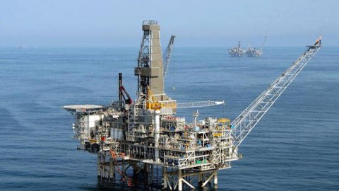 SOCAR 1000 işçisini dənizdən sahilə ÇIXARIR 