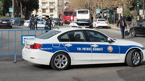 Sərxoş sürücülərlə bağlı reydlərdə QALMAQAL - Bəzi yol polisləri qaydaları POZUR  