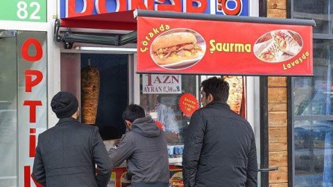 1 manatlıq “dönər+ayran”nın keyfiyyətinə kim zəmanət verir... - ÖZBAŞINALIQ