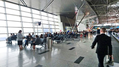 Aeroport boşadıldı - "Bombey" sözü səhvən “bomba” oxunub
