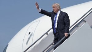 Tramp Latın Amerikasına səfərini təxirə saldı