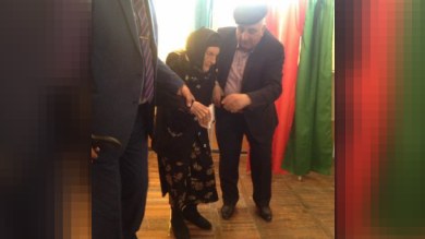 124 yaşlı azərbaycanlı se&ccedil;ici səs verib - FOTO  &nbsp;