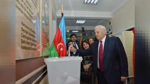 Milli Məclisin sədri Nəsimidə səs verdi