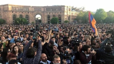 Ermənistan müxalifəti hökumətin iclasına mane ola bilmədi