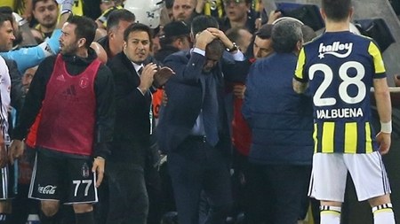 Şenol Günəşin başını yaran şəxs: “Qapıçı bizi təhqir etdi, gərginlik yarandı”