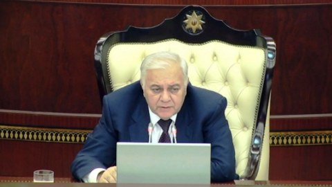 Milli Məclisin iclası başladı &ndash; Oqtay Əsədov vəzifə alan deputatları təbrik etdi &nbsp;