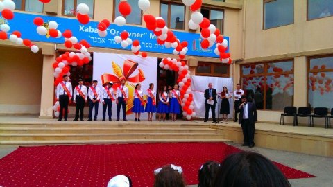 Bakıdakı bu orta məktəbə hər şagirdi g&ouml;t&uuml;rm&uuml;rlər