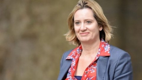 B&ouml;y&uuml;k Britaniyanın daxili işlər naziri istefa verdi 
