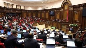 Paşinyan iqtidar partiyası ilə danışıqlar apardı 