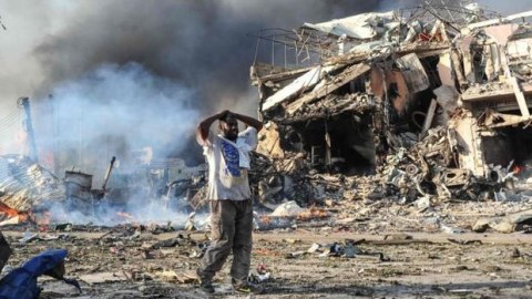 Nigeriyada məscidə hücum: 24 ölü   