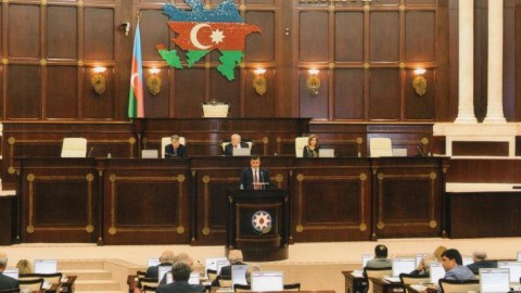 Deputatların maaşı 10 faiz artırılır  