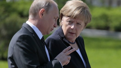 Merkel Rusiyaya gedir