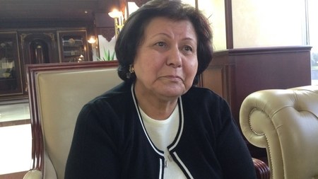 Xanım deputat beynəlxalq tədbirdə AĞLADI