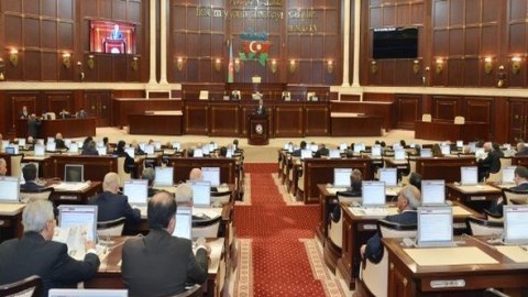 Milli Məclisdə “18+” məsələsi gündəmə çıxarıldı