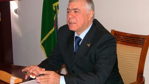 Deputat Əliağa Hüseynov jurnalisti və Ordunu təhqir etdi