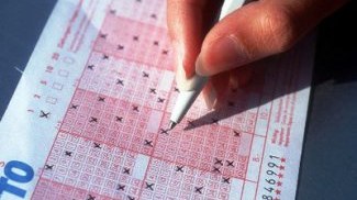 İki kanadalı milli lotereyada 4 milyona yaxın dollar udub