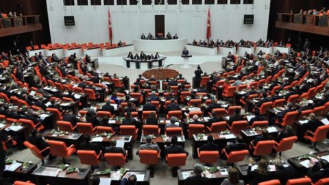 Ərdoğan AKP-nin 200 deputatını dəyişdi - QƏRAR