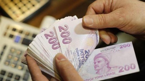 Lirənin məzənnəsində kəskin eniş - T&uuml;rkiyə iqtisadiyyatı &uuml;&ccedil;&uuml;n ağır g&uuml;nlər