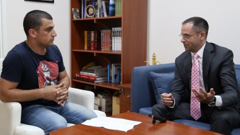ABŞ konsulu: “Azərbaycandakı “Greencard” agentliklərinin ABŞ səfirliyilə əlaqəsi yoxdur” - MÜSAHİBƏ   