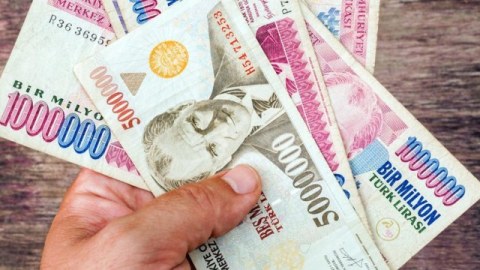 Lirə dollara qarşı BAHALAŞDI