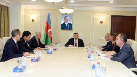 Nazir süründürməçiliyə son qoymağı tələb etdi