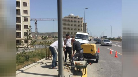 Jurnalist binalarına döngədə işıqfor quraşdırılır - FOTO   