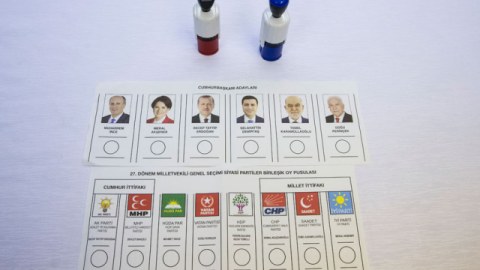 T&uuml;rkiyədə se&ccedil;ki b&uuml;lletenləri təqdim olundu&nbsp; - FOTO