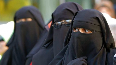 Danimarkada dindar qadınlara qadağa: Niqab omaz