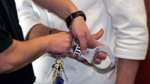 Bakıda narkotik satan müəllim tutuldu