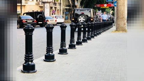 Bundan sonra avtomobilləri səkidə park edə bilməyəcəklər - FOTO