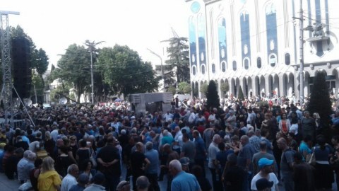 Tbilisidə izdihamlı mitinq keçirilir 