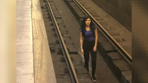 Bakı metrosunda relsə çıxan qız - “Təhlükəli kadr”ın necə çəkilidiyi açıqlandı - FOTO