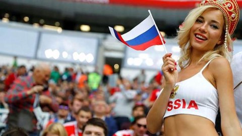 Peskov: “Rus qadınlar kimi seçəcəyini yaxşı bilir”