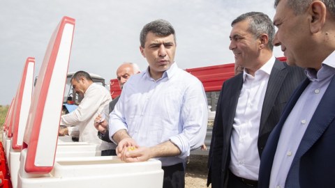 Nazir pambıq&ccedil;ıların zəhərlənməsini &ouml;nləmək &uuml;&ccedil;&uuml;n TAPŞIRIQLAR verdi