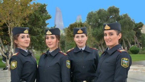 100 yaşlı polisimizin qadın əməkdaşları...   