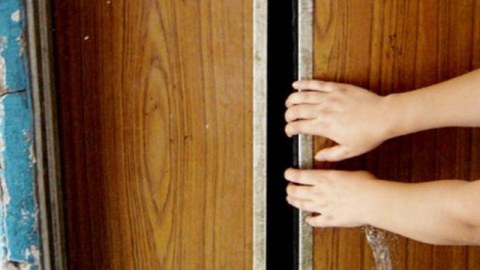 Ötən gecə enerji qəzası zamanı 18 nəfər liftdə qalıb   
