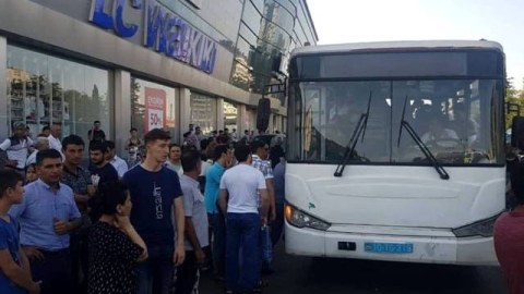 Paytaxtda sərnişin sıxlığı yarandı - Bütün ehtiyat avtobuslar xətlərə çıxarıldı - FOTOLAR   