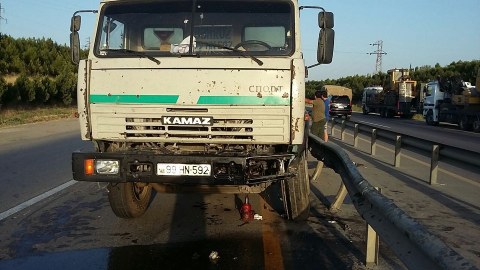 Bir g&uuml;n ərzində yollara 24 min manat ziyan dəyib