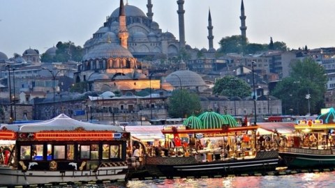 Milyarder 3 500 işçisini İstanbula pulsuz tətilə göndərir