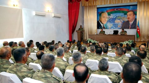 Nazir hərbi təlimlərin yekunları ilə bağlı müşavirə keçirdi