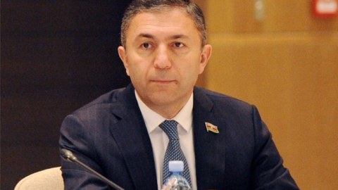 Deputat &ldquo;Adidas&rdquo; və &ldquo;Nike&rdquo;nin milli komandalardan necə istifadə etməsindən yazdı  &nbsp;