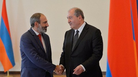 Paşinyan səlahiyyətlərini prezidentlə bölüşmək istəmir