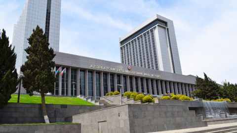 Deputatlar Latviyaya gedir