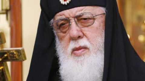Gürcüstan patriarxının halı pisləşib