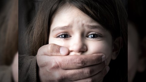 İstanbulda 6 uşağa təcavüz edən pedofil yaxalandı