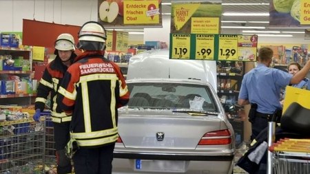 Sürücü avtomobili mağazaya çırpdı: 5 yaralı