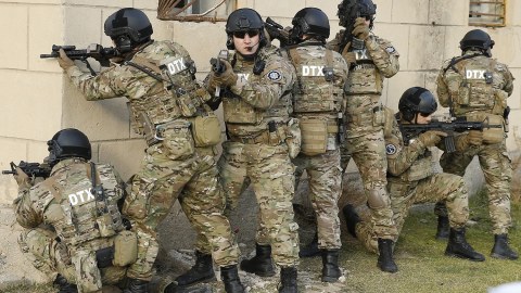 DTX hərbçiləri şantaj edən “reket jurnalistləri” SAXLADI