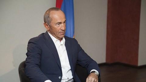 Ko&ccedil;aryan məhkəmə zalından azadlığa buraxıldı